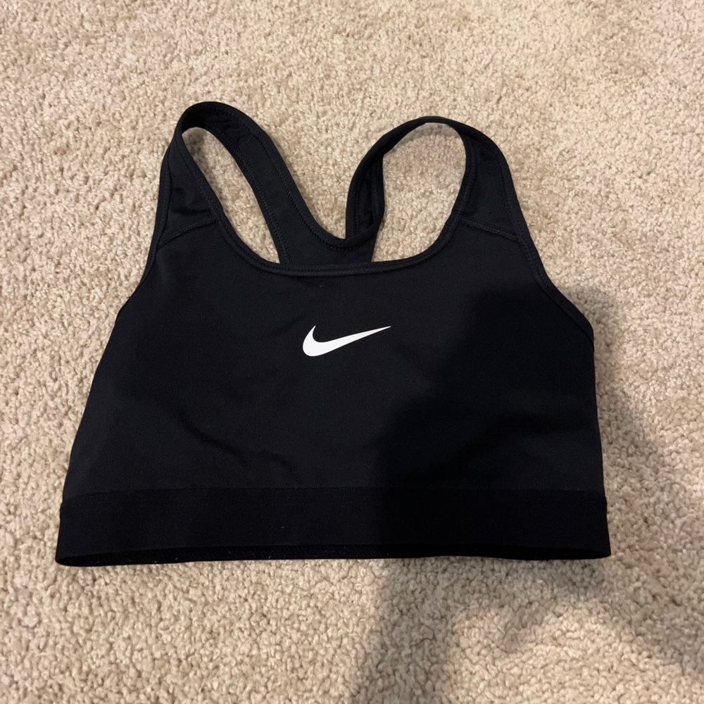 Black nike sports bra